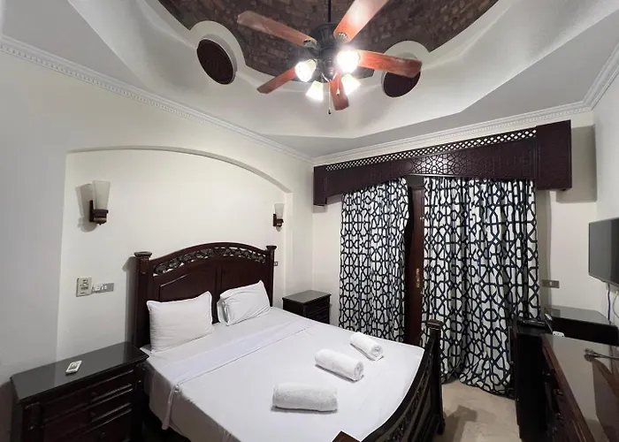 Waterfront Sabina I 4bdr Retreat - Heated Pool Gurdaka