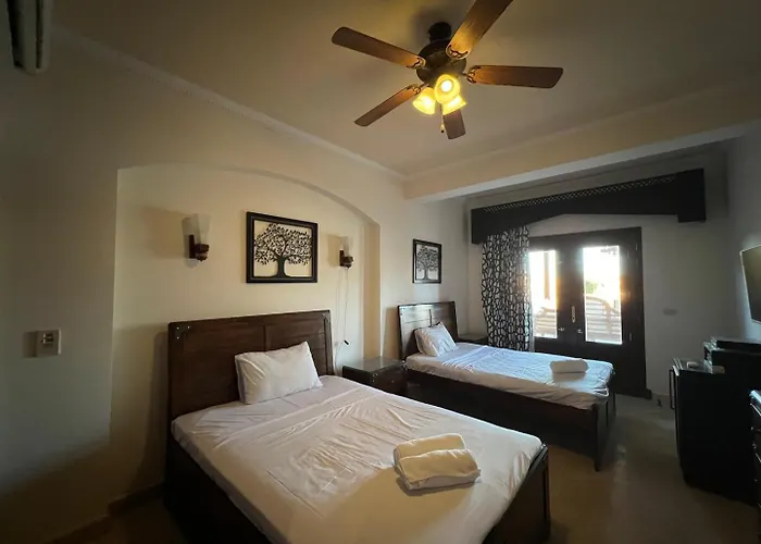Waterfront Sabina I 4bdr Retreat - Heated Pool * Gurdaka