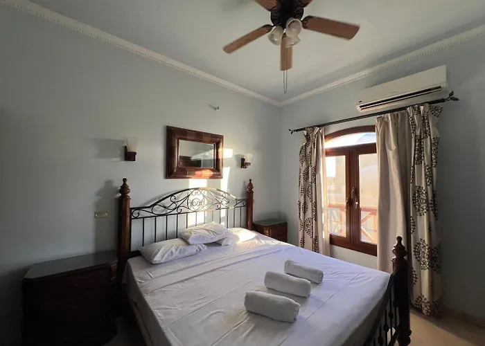 Waterfront Sabina I 4bdr Retreat - Heated Pool Gurdaka