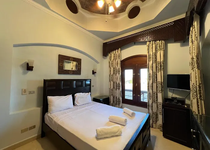 Villa Waterfront Sabina I 4bdr Retreat - Heated Pool