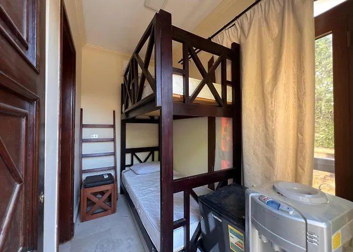 Waterfront Sabina I 4bdr Retreat - Heated Pool Gurdaka