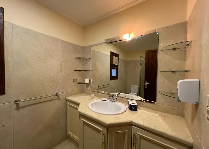 Villa Waterfront Sabina I 4bdr Retreat - Heated Pool *