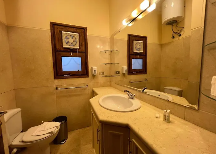 Waterfront Sabina I 4bdr Retreat - Heated Pool *